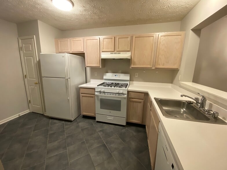 Kitchen - 10 Ironstone Ct