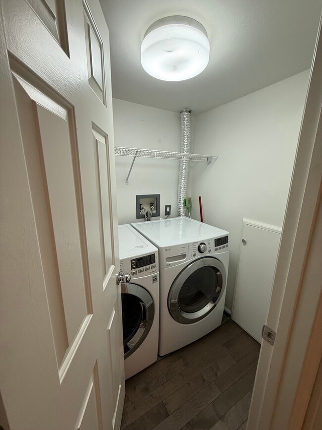 Building Photo - 4444 Lindell Blvd