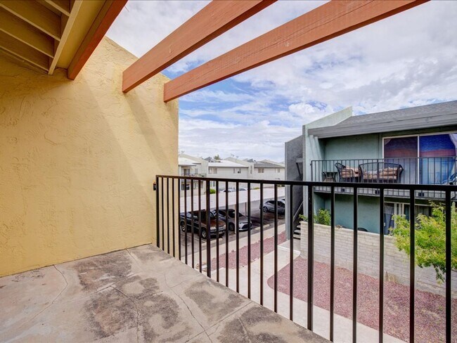 Building Photo - 2 Bedroom, 2 Bathroom with Community Pool!