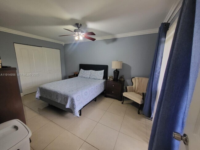 Building Photo - 960 N Franklin Ave