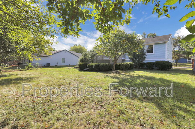 Building Photo - 2246 Shirlene Dr