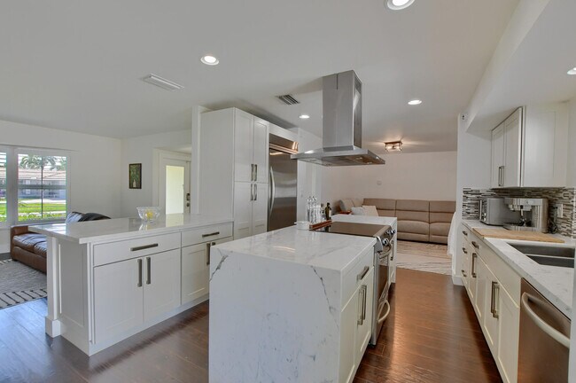 Building Photo - 1167 SW 13th Dr
