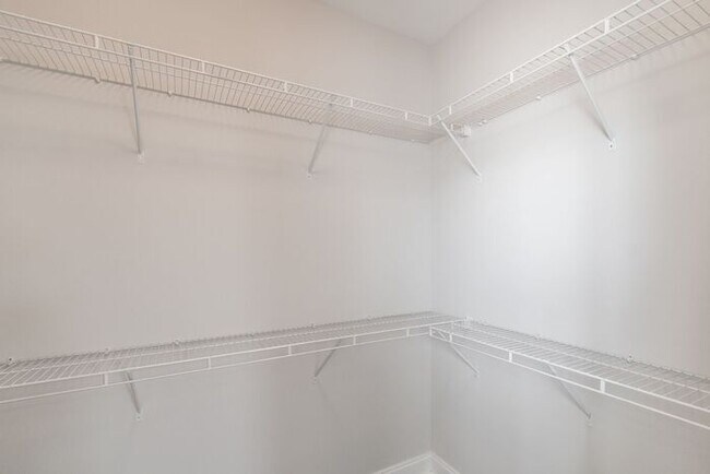 Building Photo - Conveniently Located Condo in Elizabeth Village!