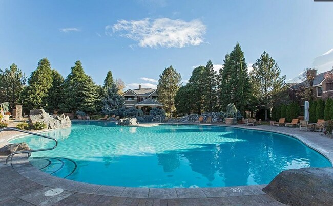 Building Photo - Beautiful 2-bedroom, 2 bath Condo in Gated Community