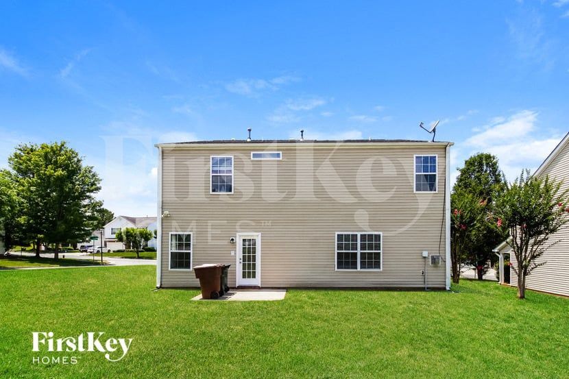 Building Photo - 6000 Black Willow Dr