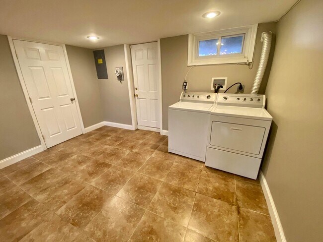 Building Photo - Charming 3BR/2BA Townhome in Stonewood, MD!