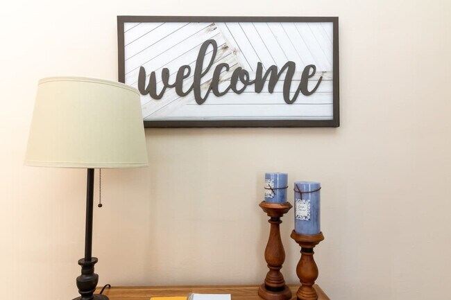 Building Photo - 3912 Crestview Dr