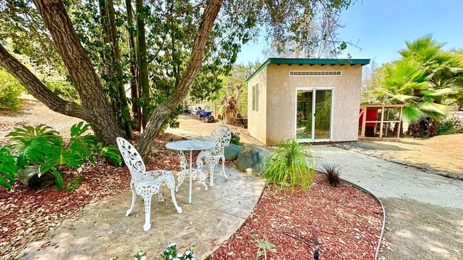 Building Photo - Stunning Fully Detached Casita on Private ...
