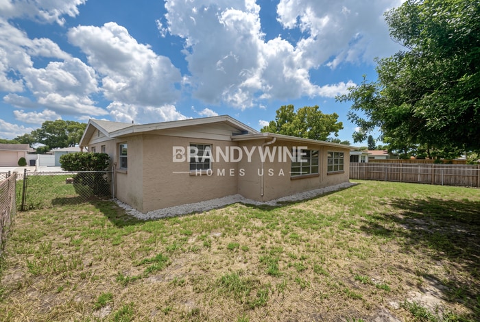 Building Photo - 7317 Oak Crest Dr
