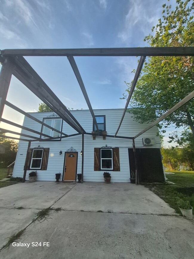 Building Photo - Fully Furnished Humble Water Front Property