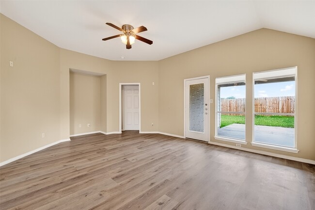 Building Photo - 2114 Thorn Berry Creek Ln