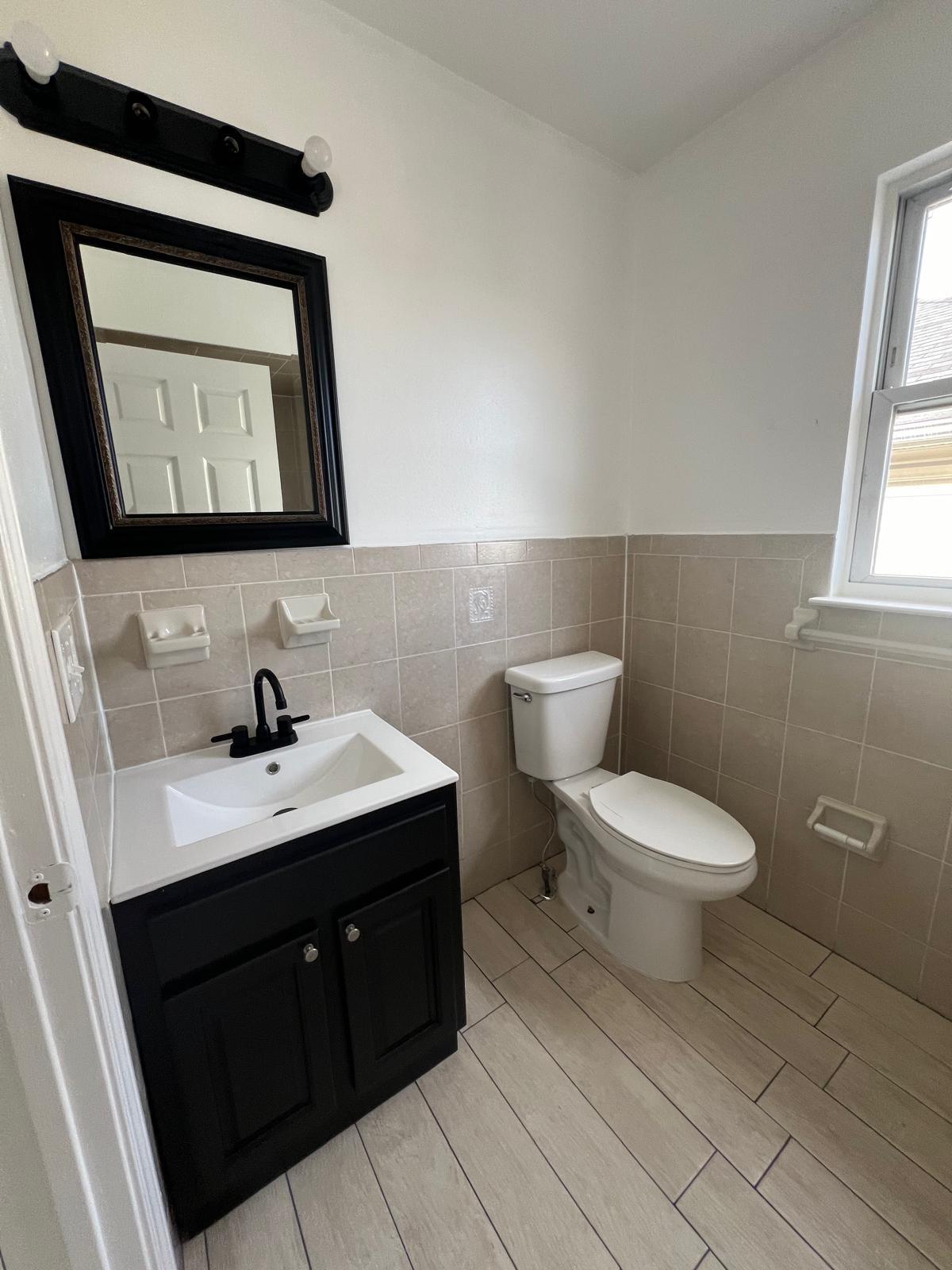 Main bath - 44 Elwood Ave
