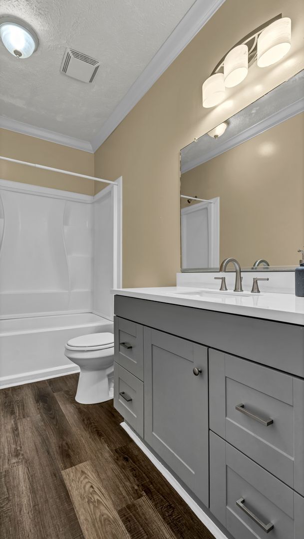 Building Photo - Spacious 3-Bedroom Home with Recent Upgrad...
