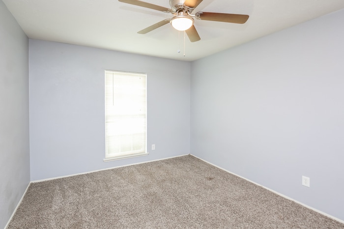 Building Photo - 7439 Oakmore Dr