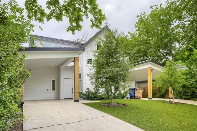 Building Photo - 4805 Sara Dr