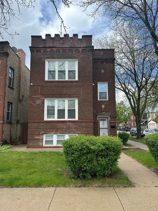 Primary Photo - 1656 N Monitor Ave
