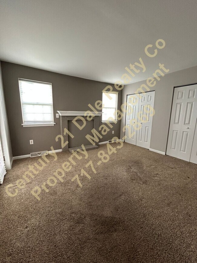 Building Photo - 3 BR, 1.5 Baths, 1 car garage Dover PA