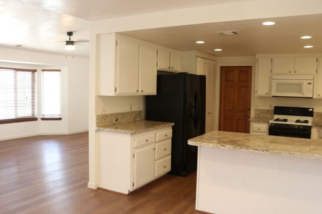 Building Photo - House for rent