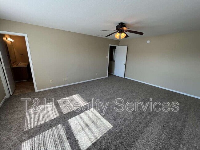 Building Photo - 1422 Dowell St