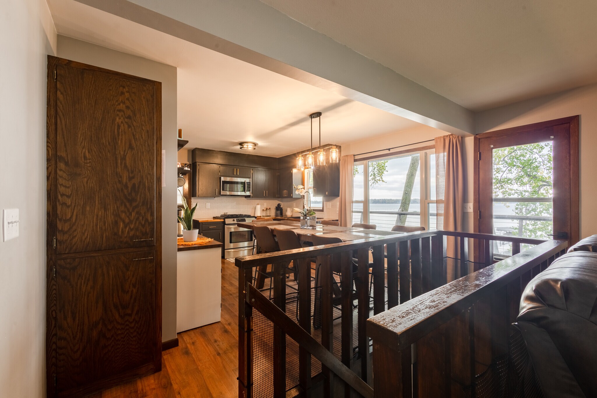 Building Photo - 6806 Sunset Strip NW