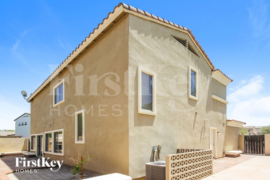 Building Photo - 7803 S 5th Dr