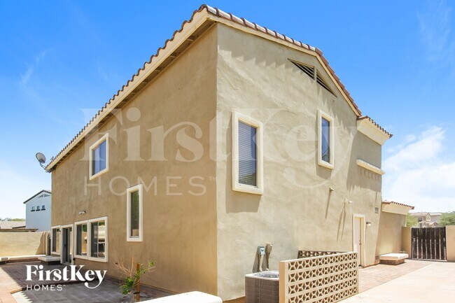 Building Photo - 7803 S 5th Dr