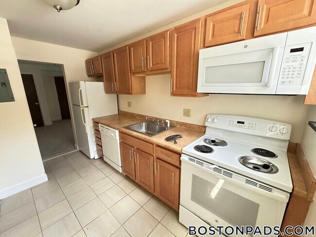 Building Photo - 8 Brattle Dr