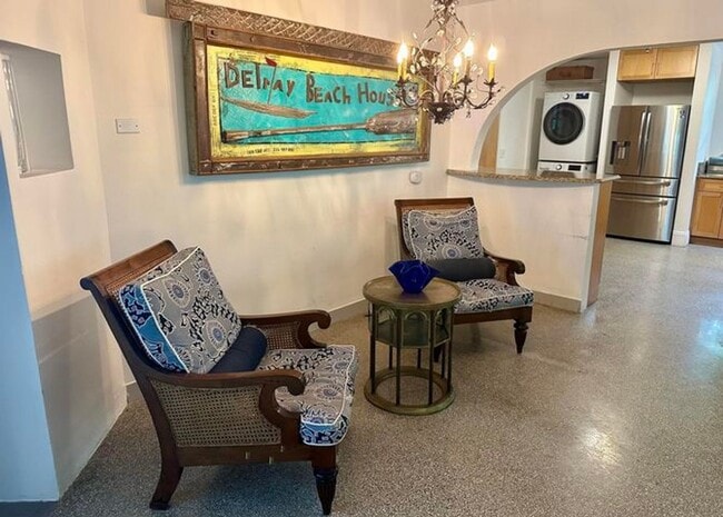 Building Photo - 212 Kings Lynn