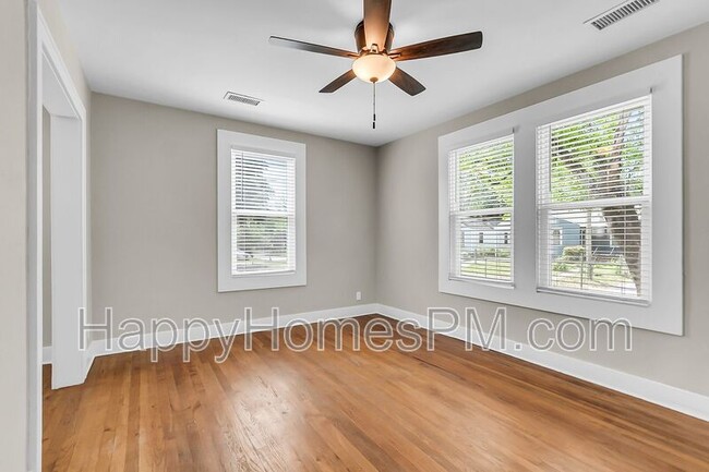 Building Photo - 2308 Aintree Ave