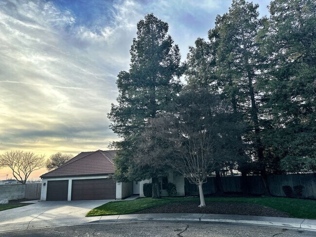 Building Photo - 2322 E Murray Ct