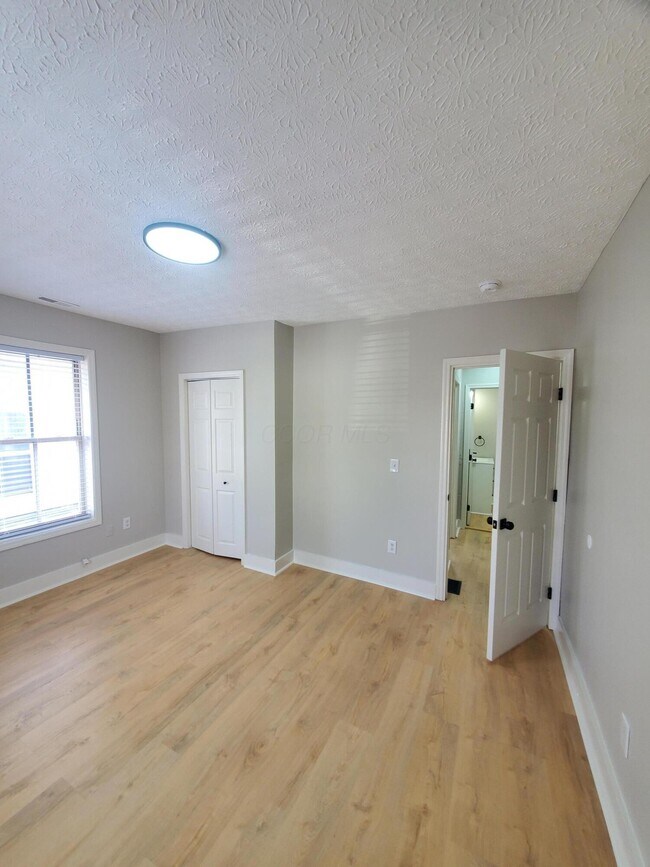 Building Photo - 33 S Cypress Ave