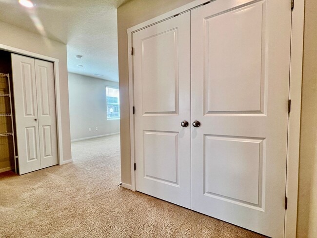 Building Photo - Ask about FREE RENT  WOW !! Easy Livin, in...
