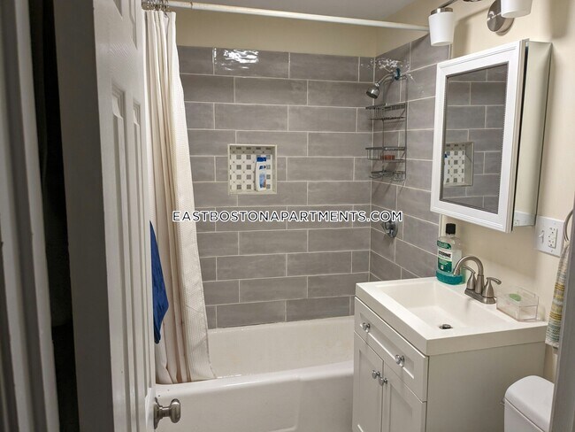 Building Photo - 720 Bennington St.