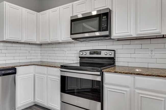 Building Photo - 2336 Homewood Ln