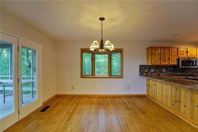 Building Photo - 127 Columbine Dr