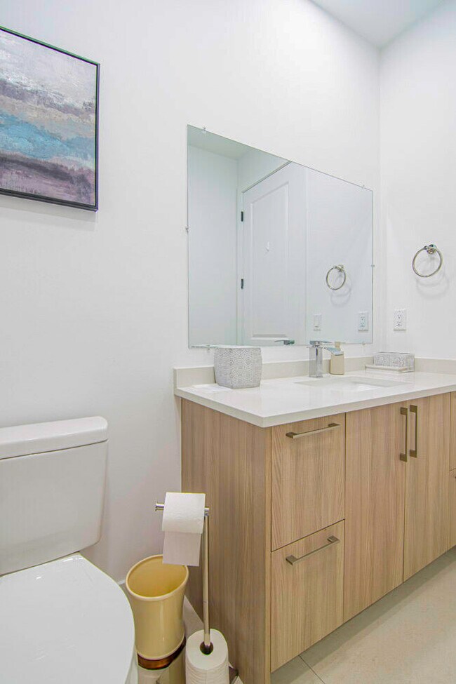 Building Photo - 15245 Brainbridge Cir