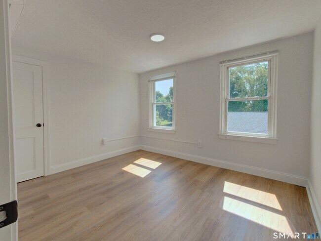 Building Photo - 16 Benham Rd