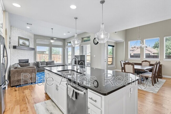 Building Photo - 4983 Stornoway Dr