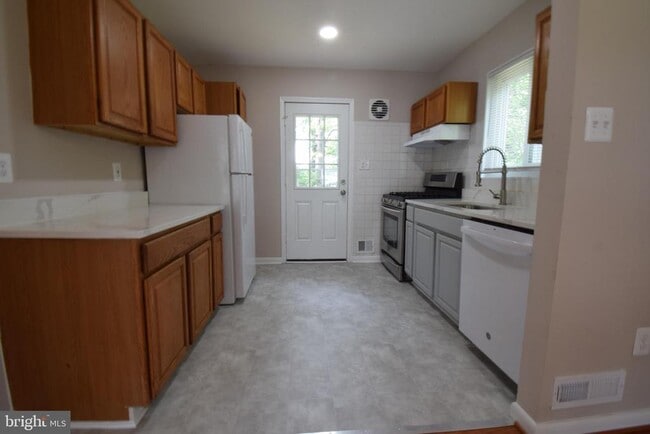Building Photo - 13602 Athania St