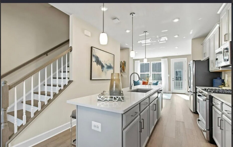 Building Photo - 6005 Northwest Dr