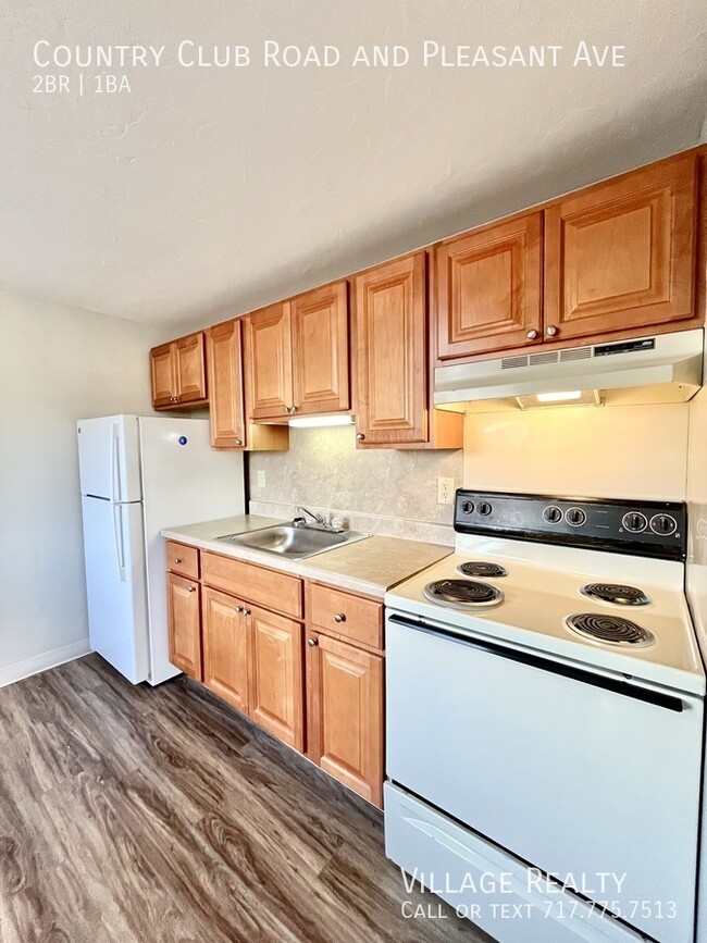 Building Photo - New Cabinets & Flooring! Large 2-bed w/ ea...