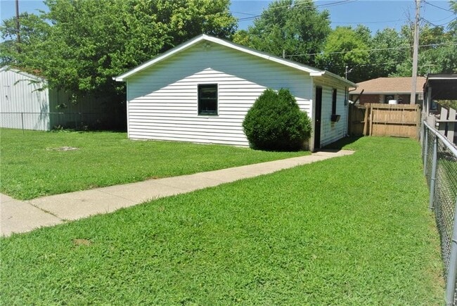 Building Photo - 613 W Clay St