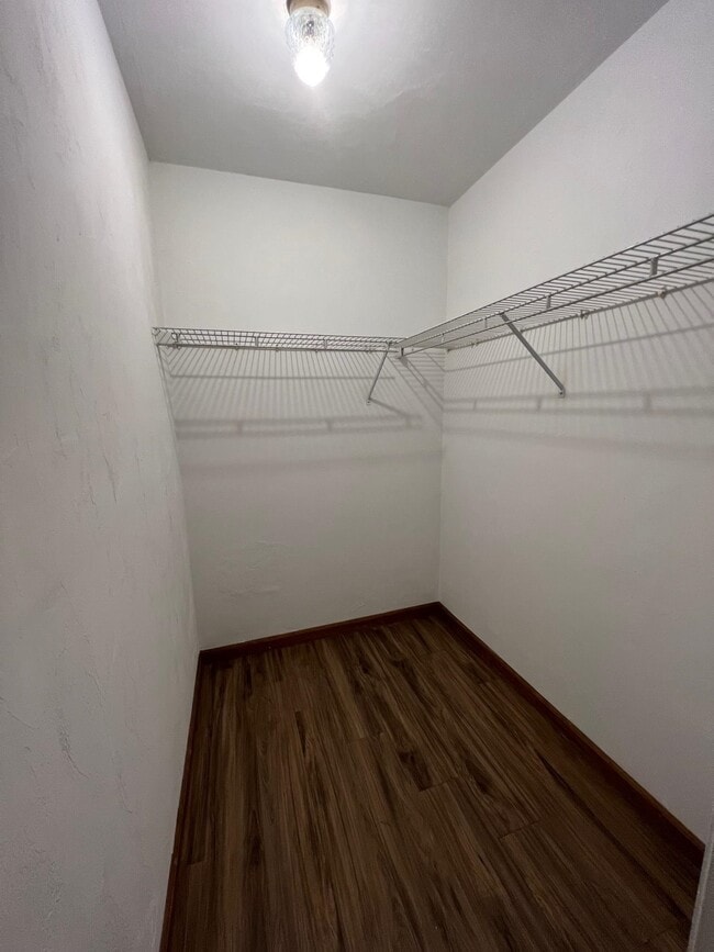 Building Photo - 2652 Millbank Dr