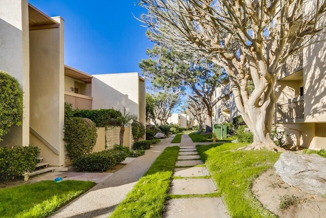 Building Photo - 453 S Sierra Ave