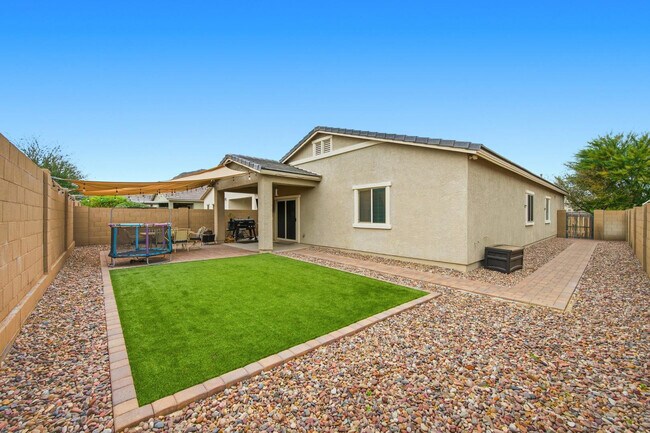 Building Photo - 21359 W Alvarado Rd