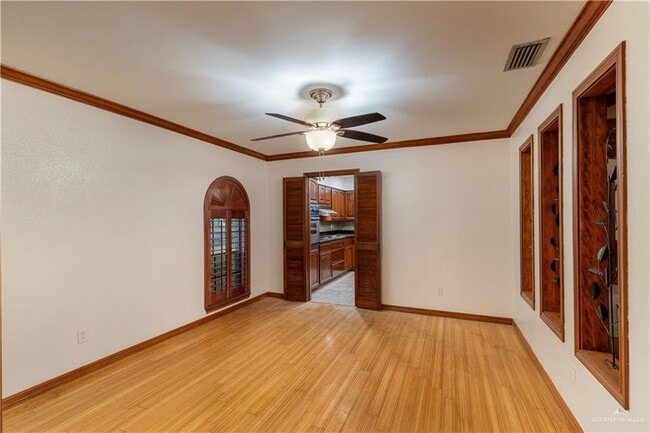 Building Photo - 19 Xanthisma Ave