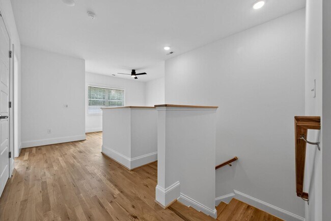 Building Photo - 1739 Crest Rd
