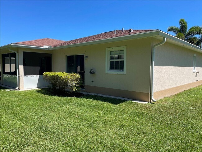 Building Photo - 6425 Las Palmas Way