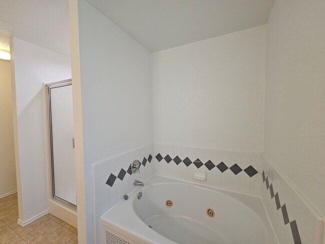 Building Photo - 3904 Frigate Dr