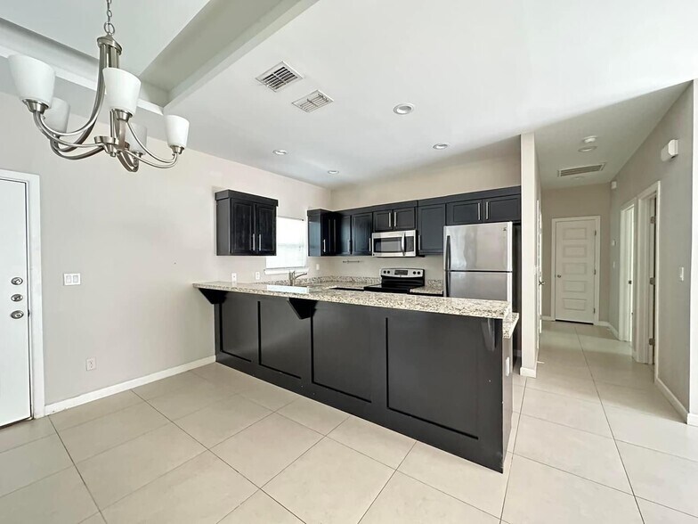 Building Photo - 3007 Javalina Ave